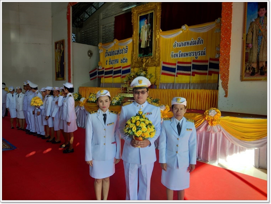 ﻿สำนักงานบังคับคดีกลุ่มจังหวัดที่ 6 (Sandbox) ร่วมพิธีถวายพานพุ่มดอกไม้และพิธีถวายบังคม เนื่องในวันพ่อแห่งชาติ พุทธศักราช 2562